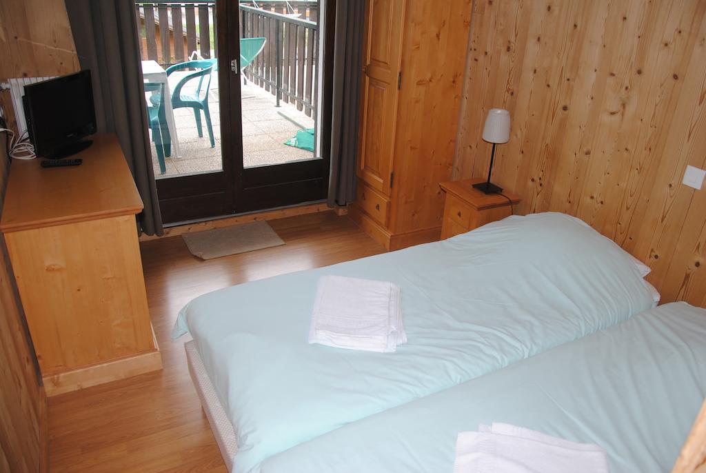 Hotel Les Combelles Châtel Pokój zdjęcie