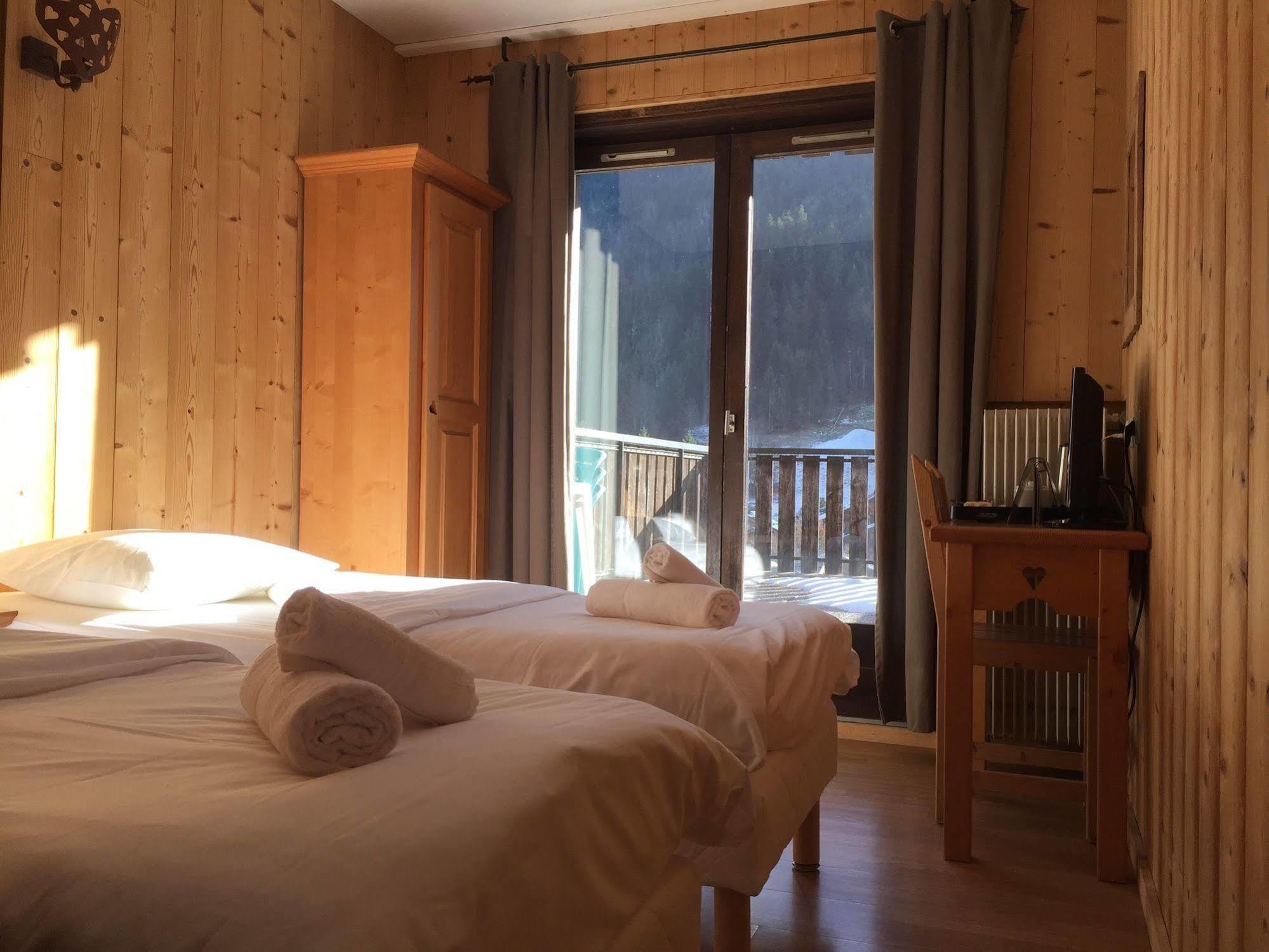 Hotel Les Combelles Châtel Zewnętrze zdjęcie