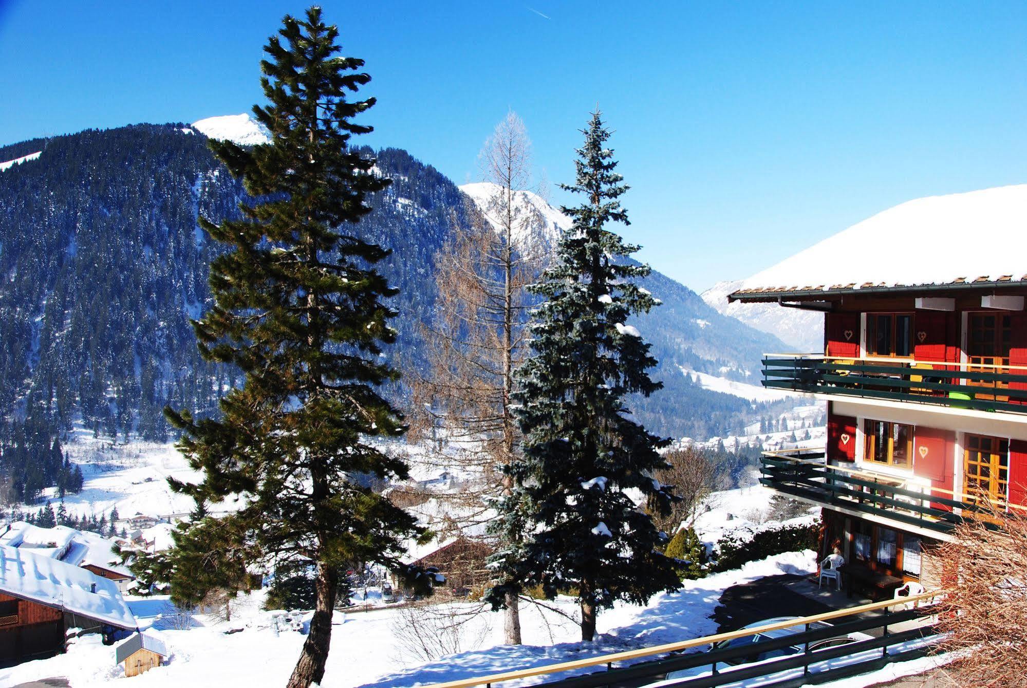 Hotel Les Combelles Châtel Zewnętrze zdjęcie