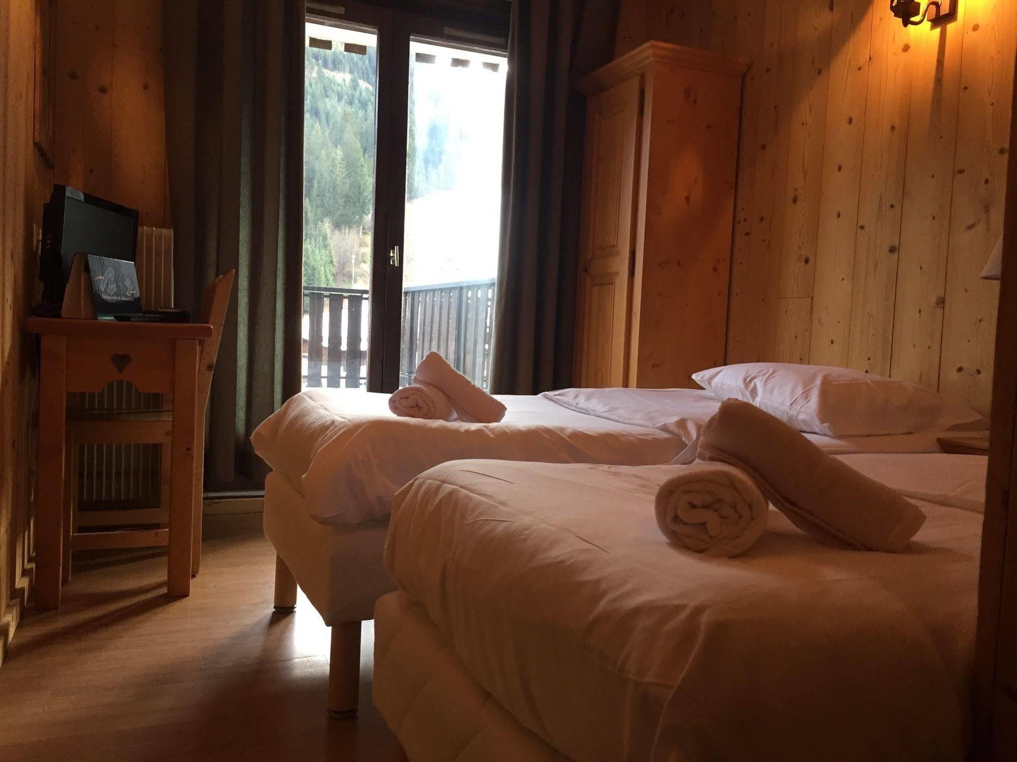 Hotel Les Combelles Châtel Zewnętrze zdjęcie