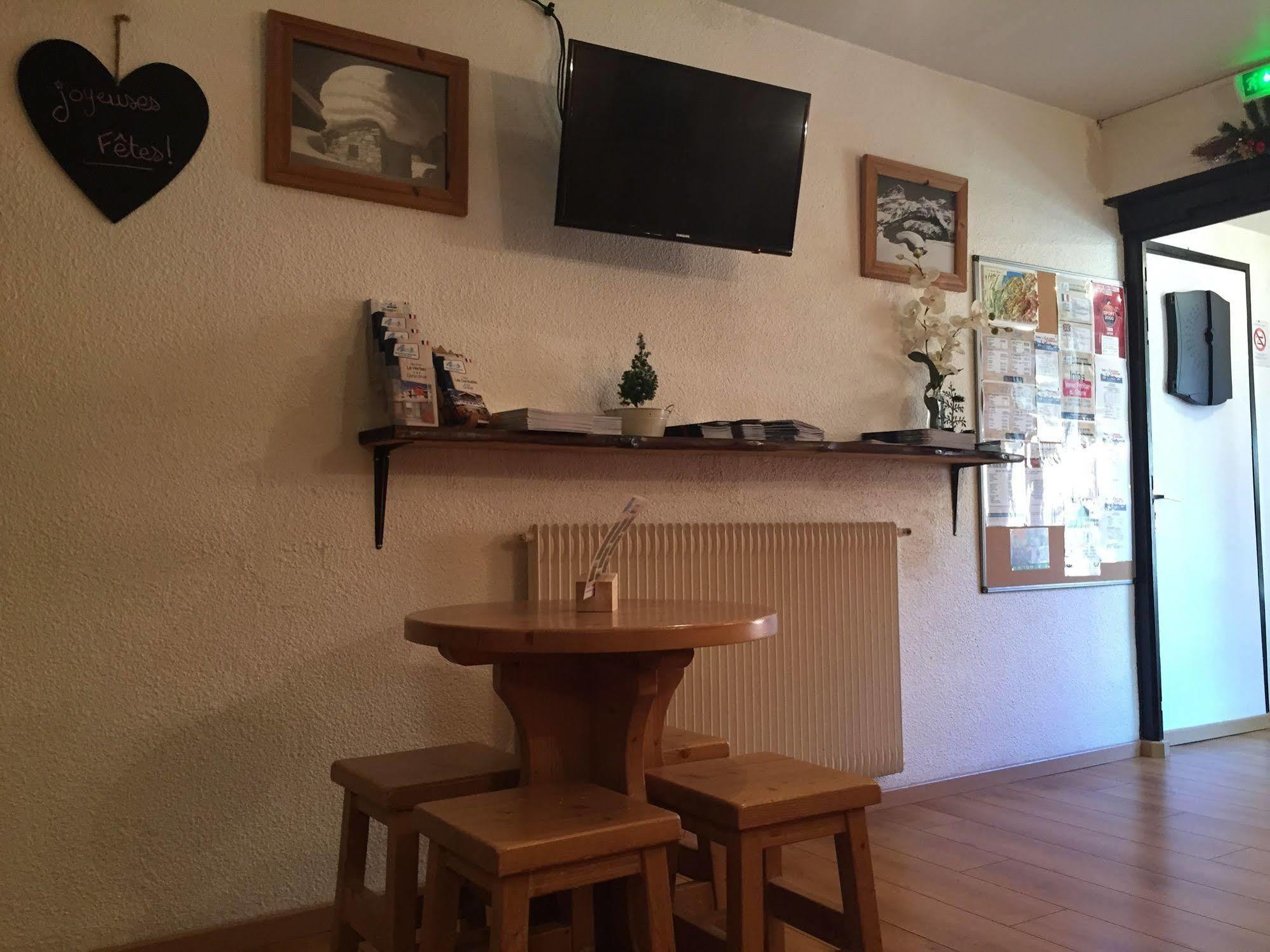 Hotel Les Combelles Châtel Zewnętrze zdjęcie